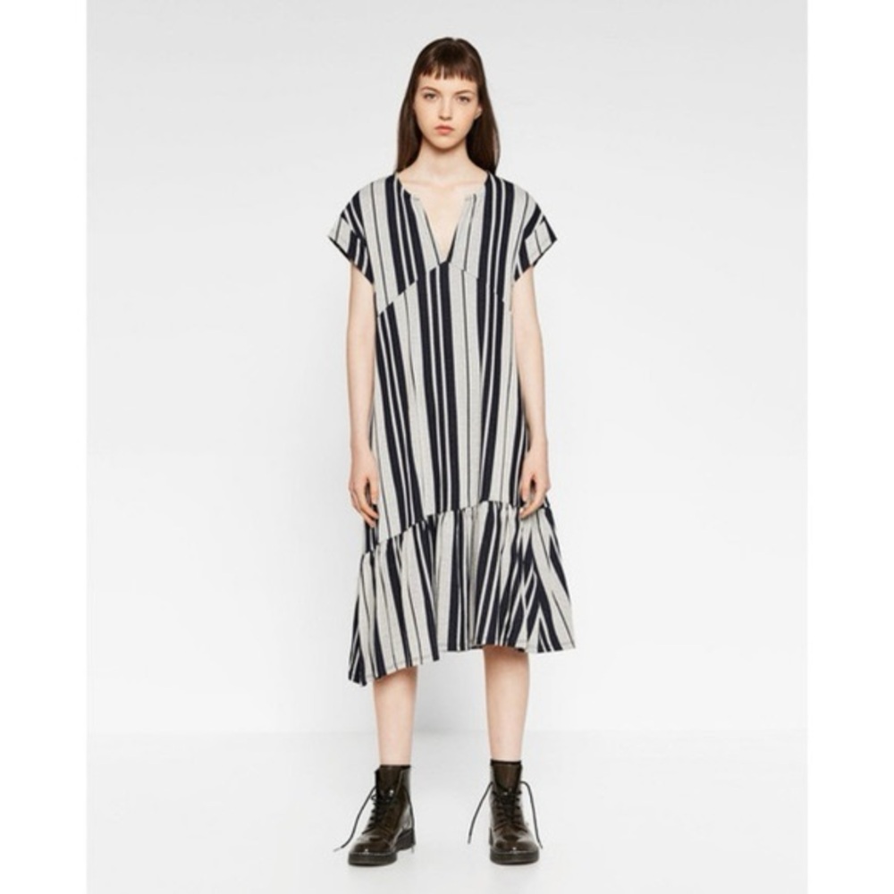 Zara Trafaluc Knit Striped Short Slv Gray & Black Midi Dress w Asymmetrical Hem